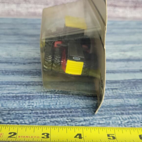 Vtg Scale Models 1/64 scale Versatile 836 diecast articulating 8 wheeled tractor - Picture 9 of 11